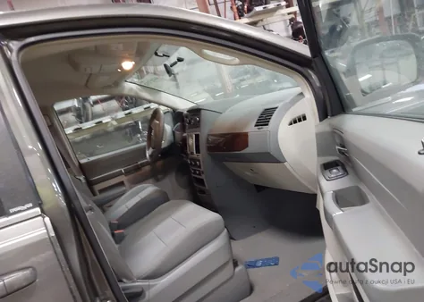 2010 Chrysler Town & Country New Lx из США, поврежденный, VIN 2A4RR2D14AR399282